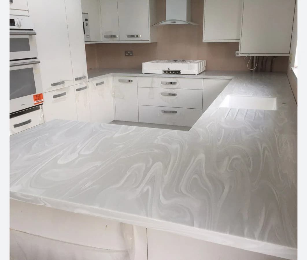 П-образная столешница с небольшим дополнительным углом