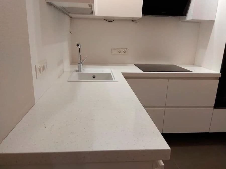 Угловая кухонная столешница