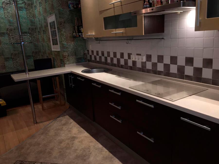 Кухонная столешница с барной стойкой