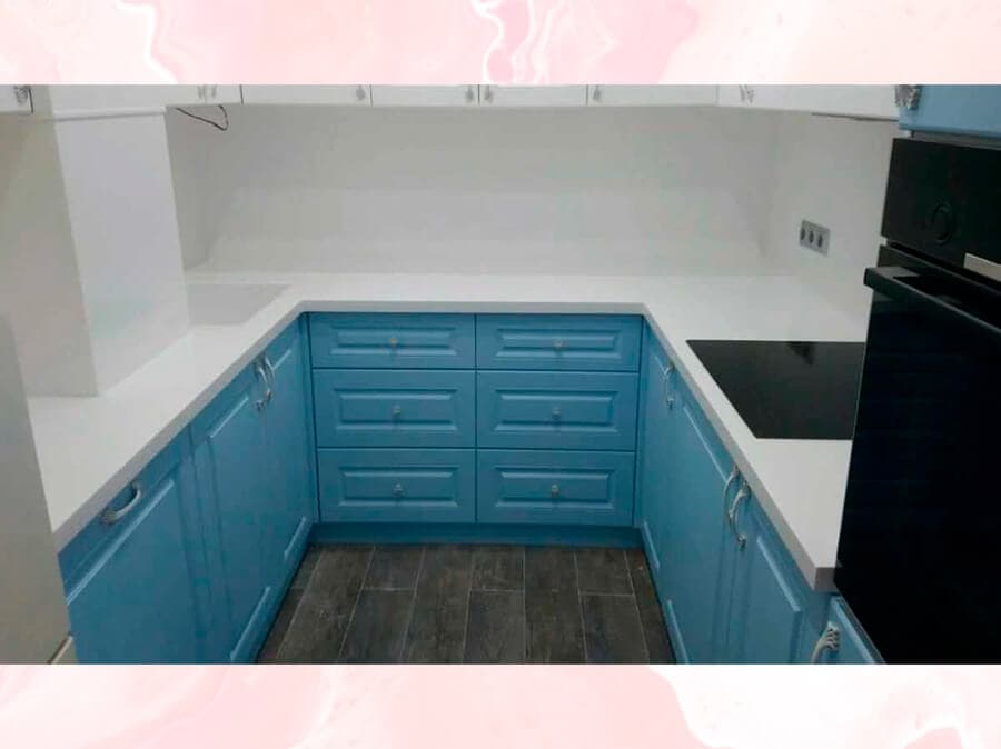 П-образная столешница с интегрированной мойкой