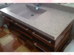 Прямая столешница с интегрированной мойкой для ванной комнаты