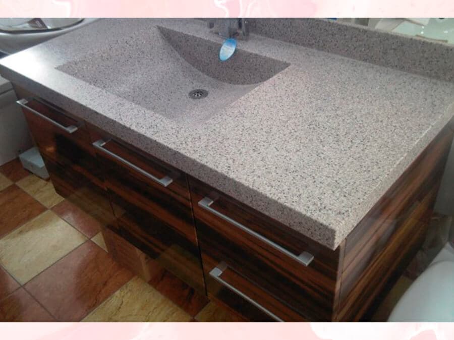 Прямая столешница с интегрированной мойкой для ванной комнаты