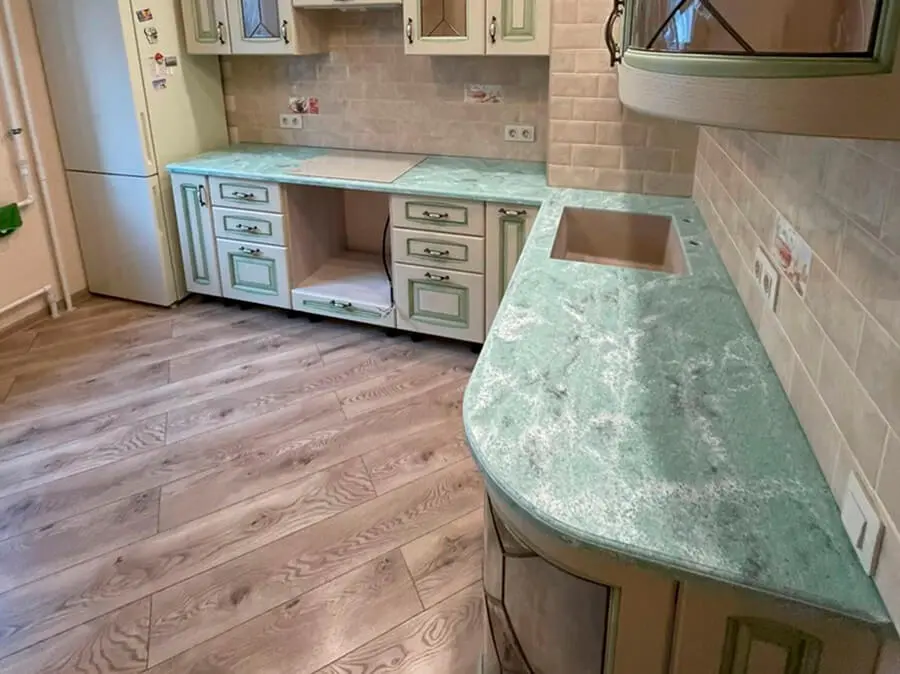 Г-образная кухонная столешница