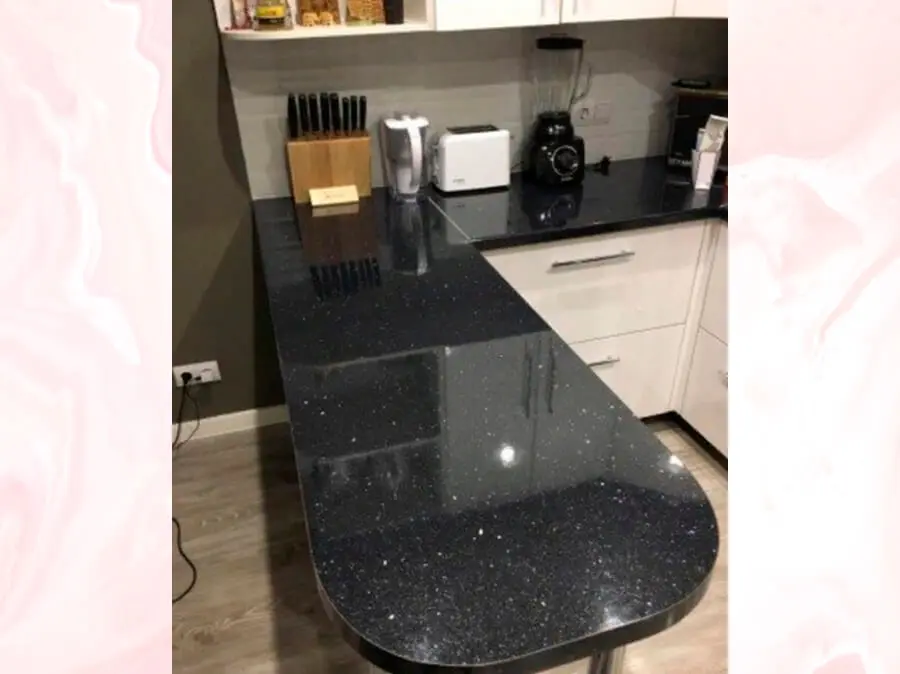 П-образная кухонная столешница с барной стойкой