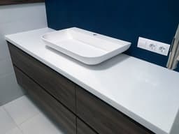 Столешница с накладным умывальником