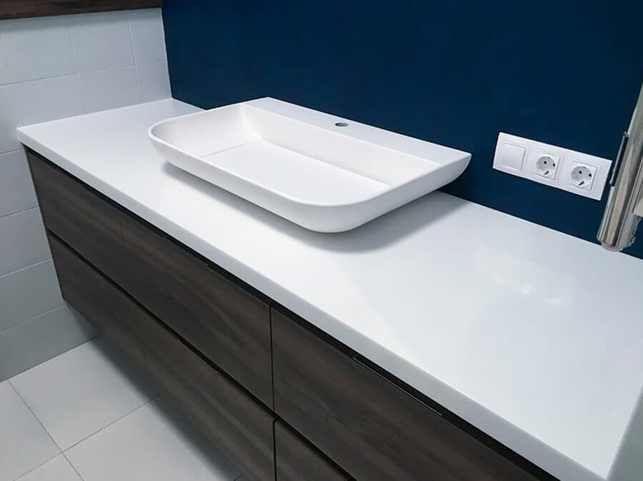 Столешница с накладным умывальником