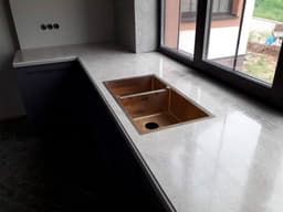 Большая п-образная кухонная столешница нестандартных размеров