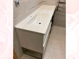 Столешница с интегрированной мойкой для ванной комнаты