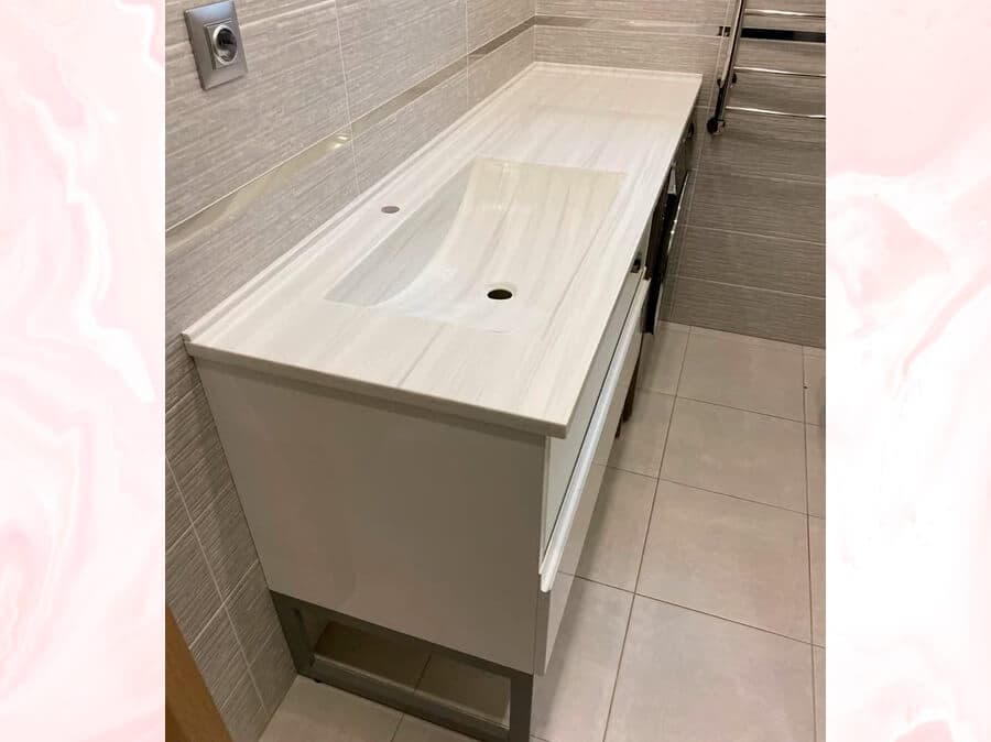 Столешница с интегрированной мойкой для ванной комнаты