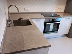 Угловая кухонная столешница с мойкой нижней подклейки