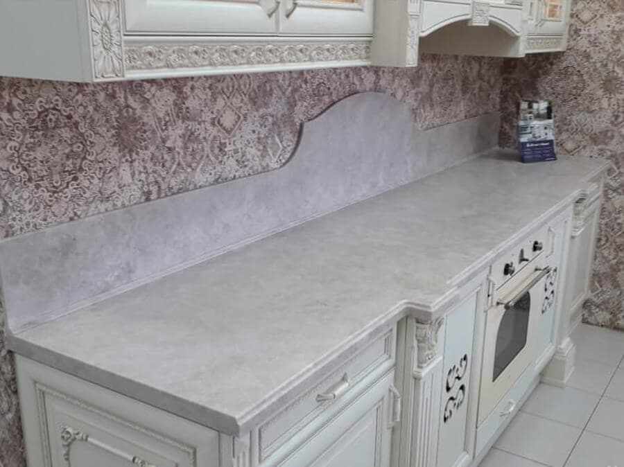 Цельная кухонная столешница