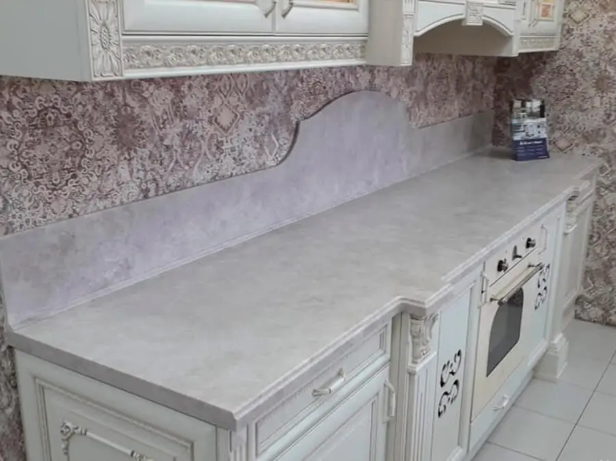 Цельная кухонная столешница