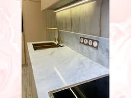 Кухонная столешница под мрамор с нижней подклейкой мойки