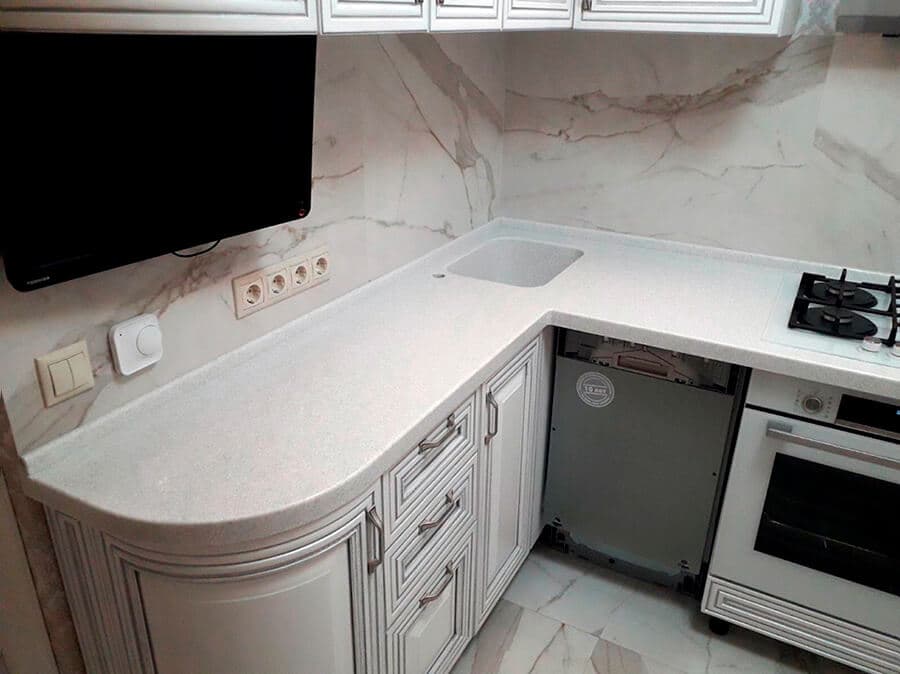 Кухонная угловая столешница с скругленными углами