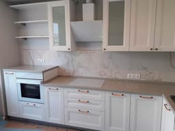 Угловая разноуровневая столешница для кухни