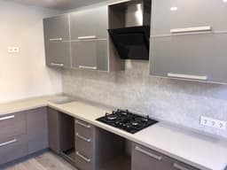 Угловая столешница с интегрированной мойкой