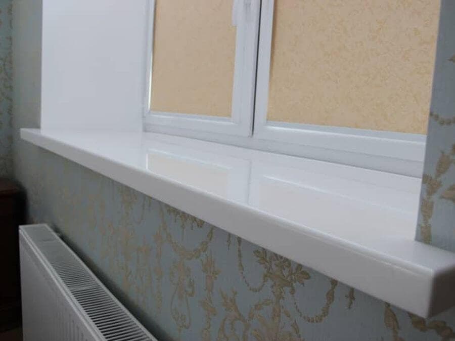 Прямой глянцевый подоконник