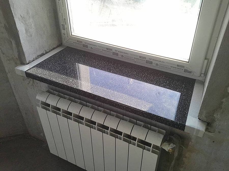 Подоконник над батареей