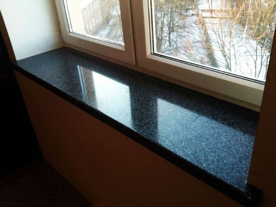 Черный прямой подоконник