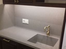 Светлый кухонный фартук