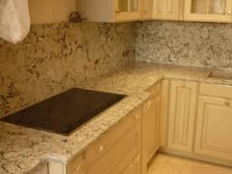 Стеновая панель в цвет столешницы