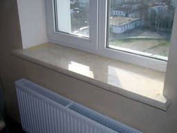 Прямой подоконник для двухстворчатого окна