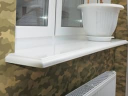 Прямой глянцевый подоконник