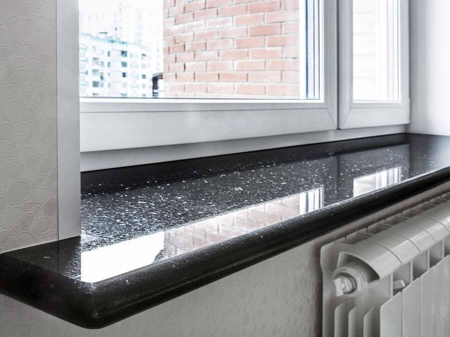 Черный акриловый подоконник
