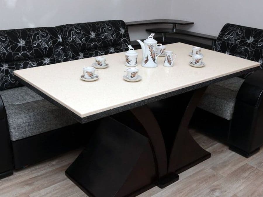 Стол для обеденной зоны