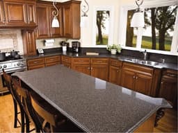 Большой кухонный стол