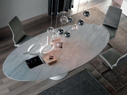 Овальный обеденный стол