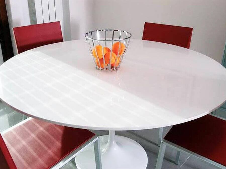 Круглый стол для кухни