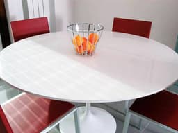 Круглый стол для кухни