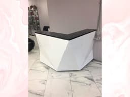 Фигурная стойка ресепшн