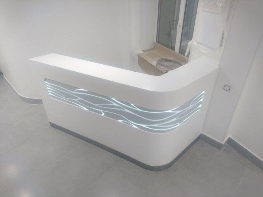 Стойка ресепшн с подсветкой