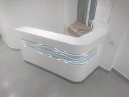 Стойка ресепшн с подсветкой