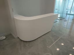 Угловая стойка ресепшн