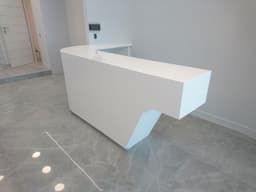 Угловая стойка ресепшн