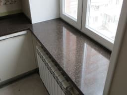 Широкий подоконник