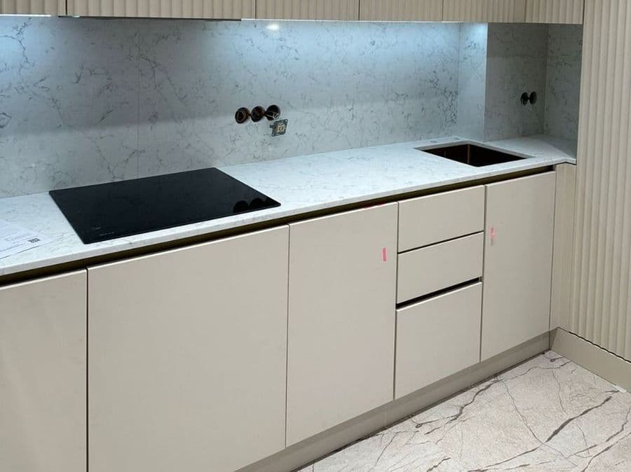 Столешница с стеновой панелью