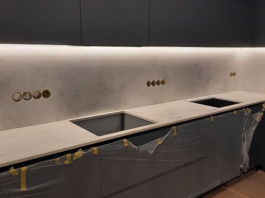 Белая столешница для кухни