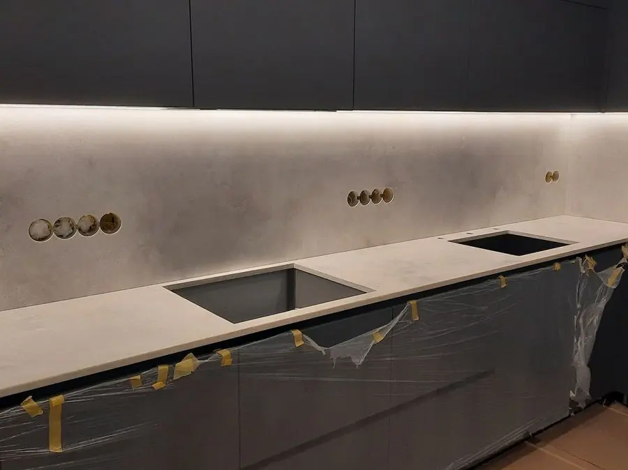 Белая столешница для кухни