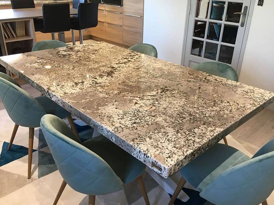 Обеденный стол для кухни