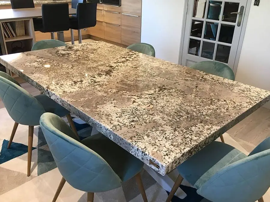 Обеденный стол для кухни