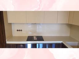 Угловая столешница с стеновой панелью