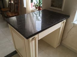 Компактный кварцевый стол