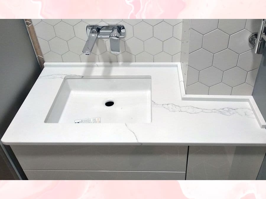 Белая столешница для ванной комнаты