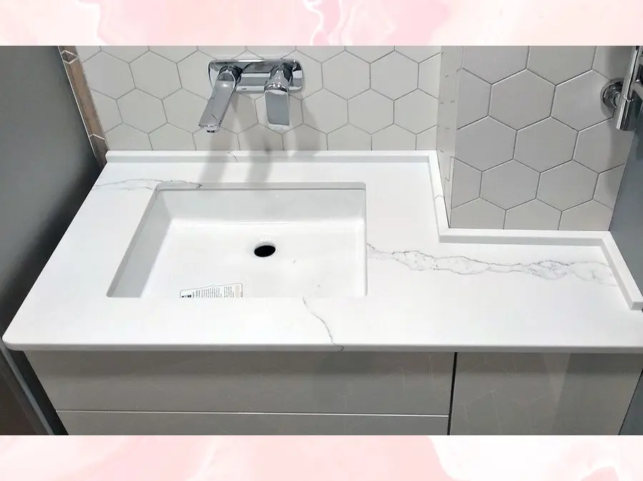 Белая столешница для ванной комнаты