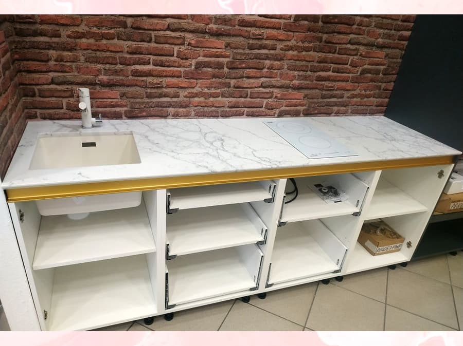 Прямой кухонный гарнитур