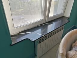 Черный подоконник